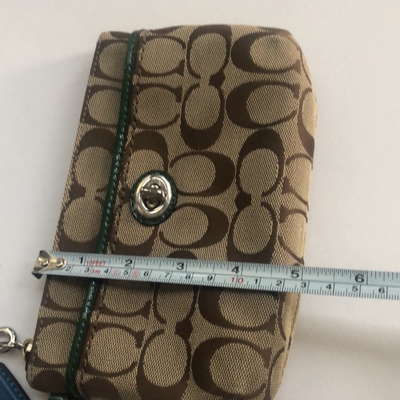 Coach Park Signature Medium Wristlet in Khaki & Ivy (Green) - Picture 15 of 16
